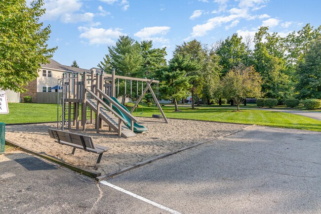 Building Photo - 1071 Stratford Ct