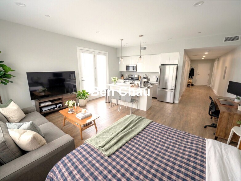 Building Photo - 44 Medford St