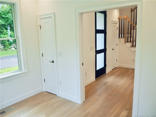 Building Photo - 70 Seminary St