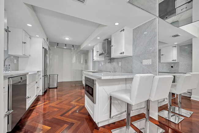 Building Photo - 1111 Crandon Blvd