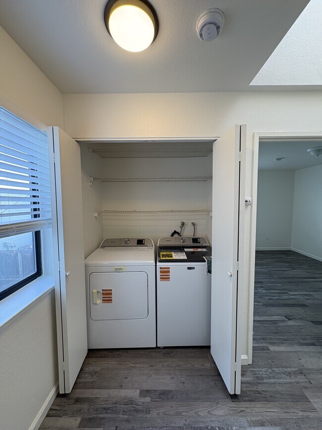 Building Photo - 228 Courtyards E