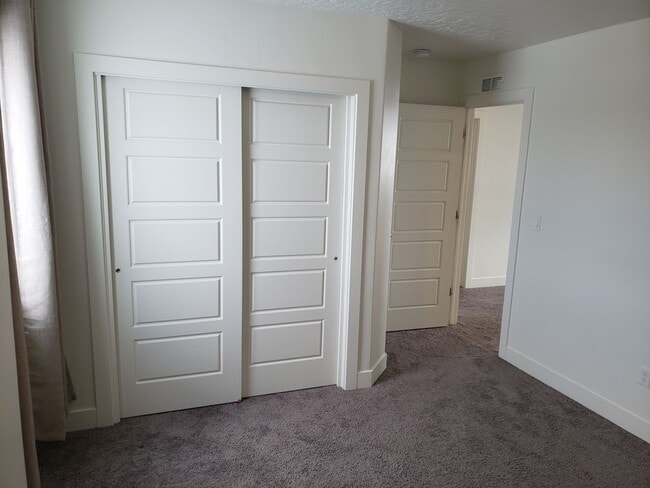 Building Photo - Trails and more at this Harvest Park Home in Mapleton!!