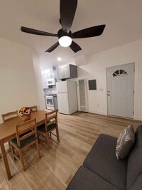 Building Photo - Newer Furnished Northwest ADU