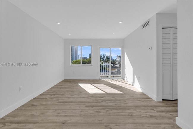 Building Photo - 7925 Carlyle Ave