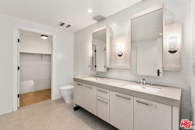 Building Photo - 10777 Wilshire Blvd