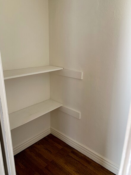 Building Photo - 7964 Fountain Ave