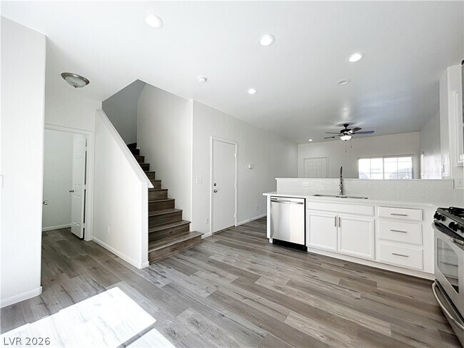 Building Photo - 897 Blushing Rose Pl