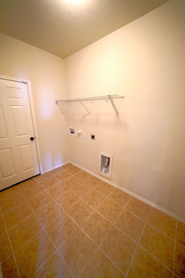 Building Photo - 3730 Acorn Pl
