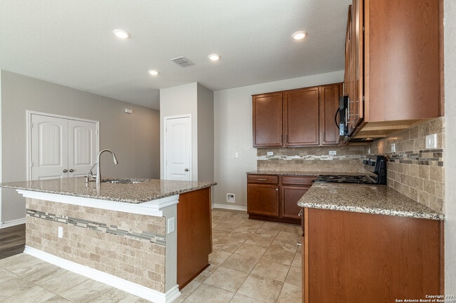 Building Photo - 682 Pond Springs