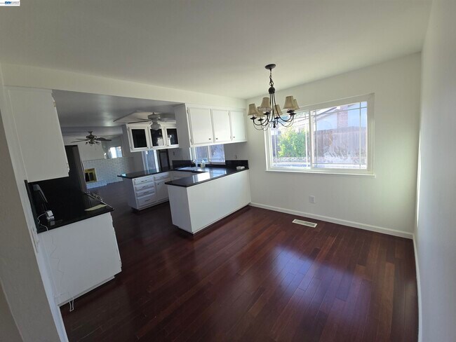 Building Photo - 34 Kingswood Dr