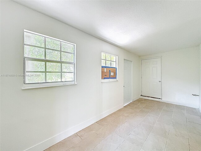 Building Photo - 1379 Seaview