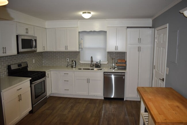 Building Photo - Beautiful Ranch Home