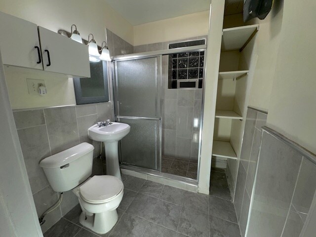 Bathroom - 2610 W 23rd St