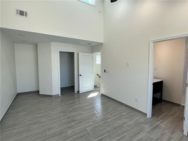 Building Photo - 4500 Kings Lake Dr NE