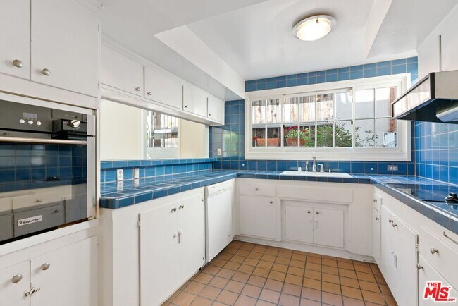 Building Photo - 9315 Lloydcrest Dr