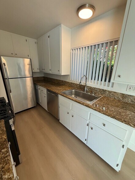 Building Photo - 3806 Pacific Ave