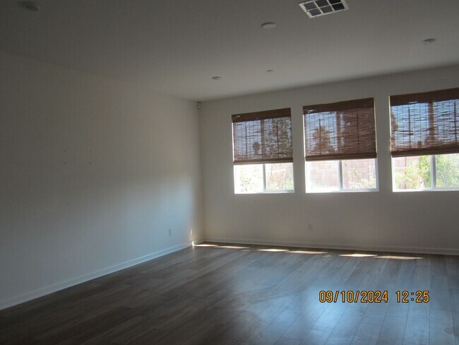 Building Photo - Luxury Townhome in Moreno Valley