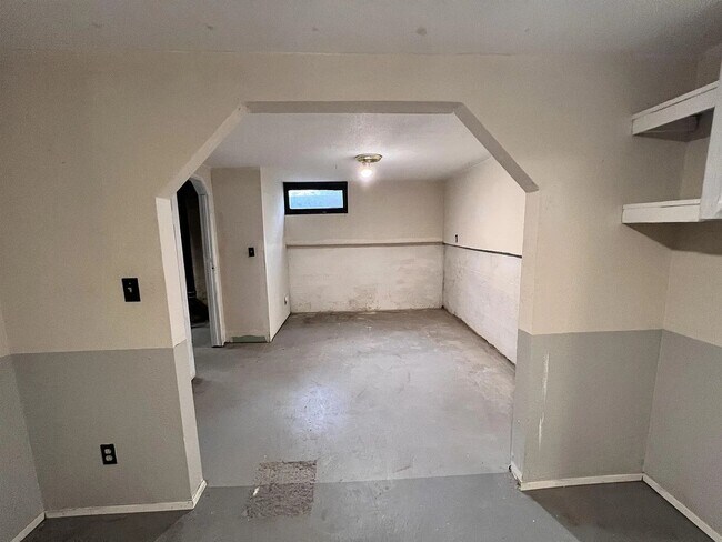 Building Photo - Beautifully Imperfect Character Craftsman Home! Eastside Olympia Home