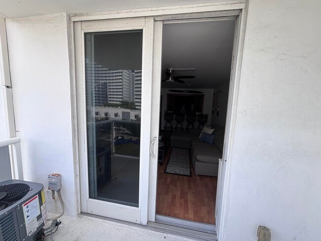 Building Photo - 336 N Birch Rd