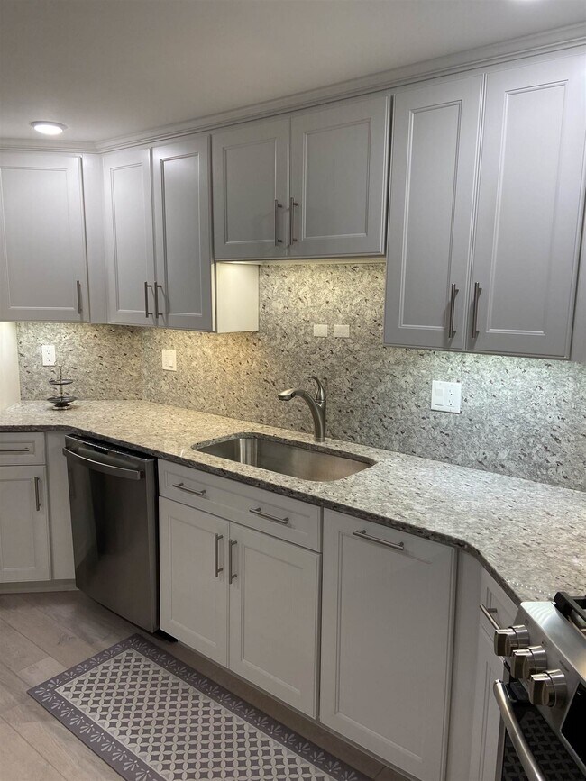 Building Photo - 2075 Lafayette Rd