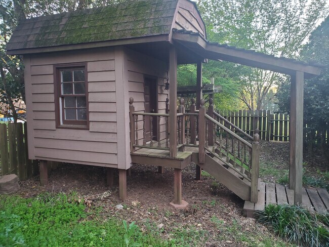 Building Photo - 4704 Great Oaks Dr