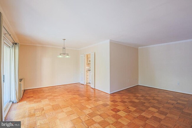 Building Photo - 3535 Chevy Chase Lake Dr