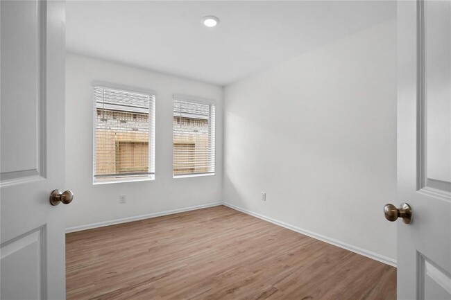 Building Photo - 5111 Sunvalley Bend Dr