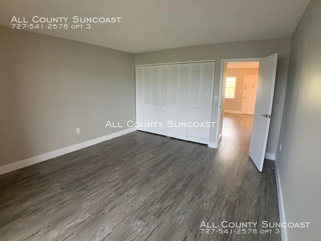 Building Photo - Beautiful 55+ Condo in Gateway Square!