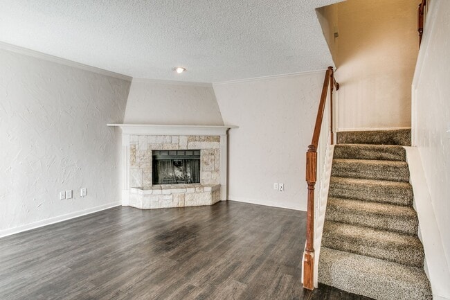 Building Photo - 2621 Piedras Dr