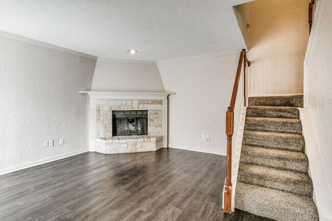 Building Photo - A Cozy Condo in Irving