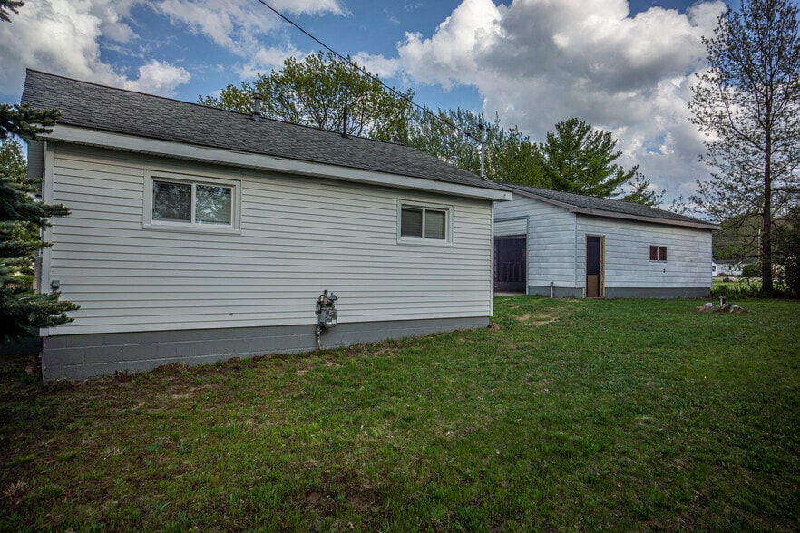 Building Photo - 117 Cherry St