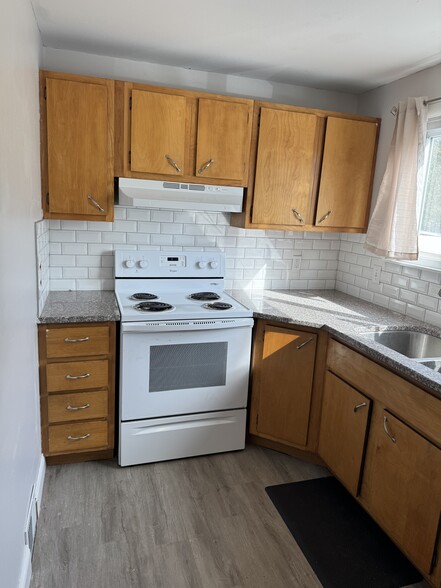 Building Photo - 704 4th St