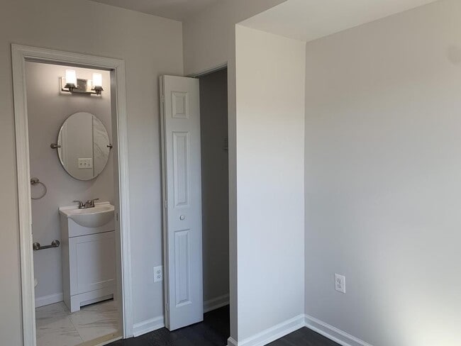 Building Photo - 1223 16th St NE