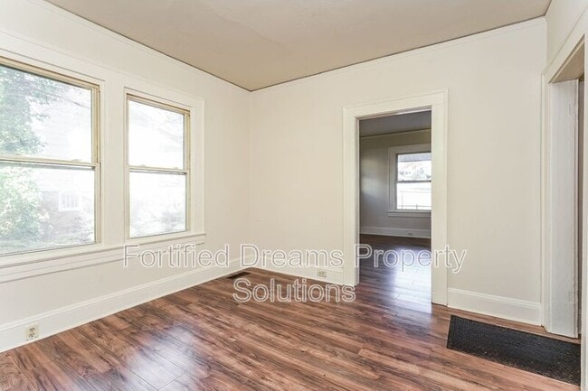 Building Photo - 2230 Greenway Ave NW