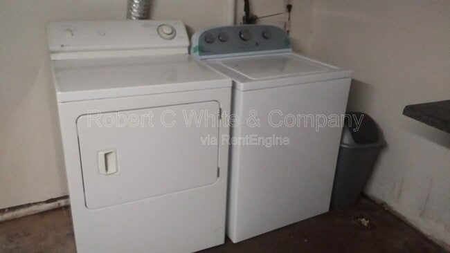 Building Photo - 111 S Main St