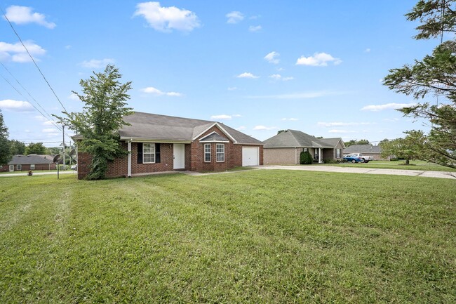 Building Photo - 9002 Macbeth Dr