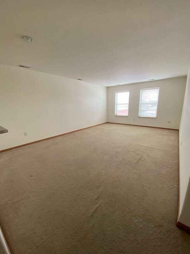 Building Photo - Luxury One-bedroom apartment in downtown S...