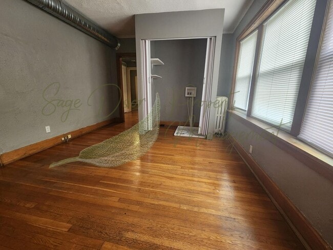 Building Photo - ORIGINAL HARDWOOD FLOORS!!!