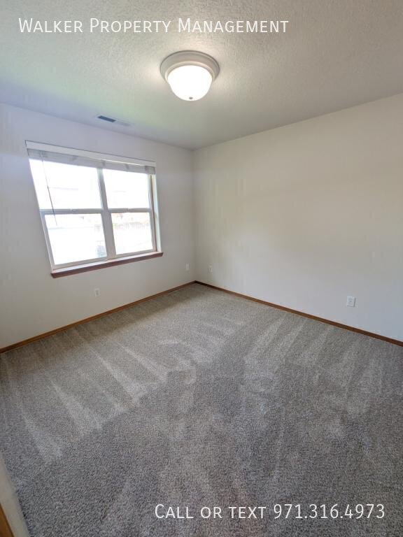 Building Photo - 709 Ella Ct