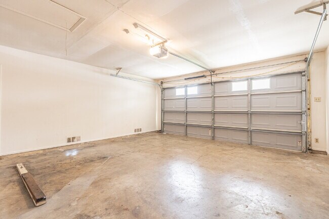 Building Photo - 8127 Babe Ruth St
