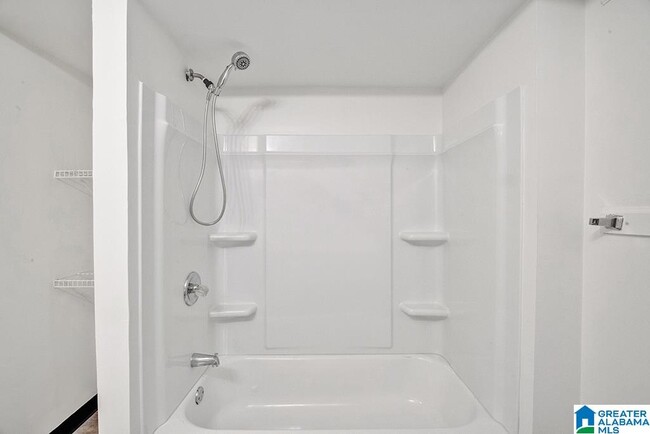 Building Photo - 126 E Jones Ct