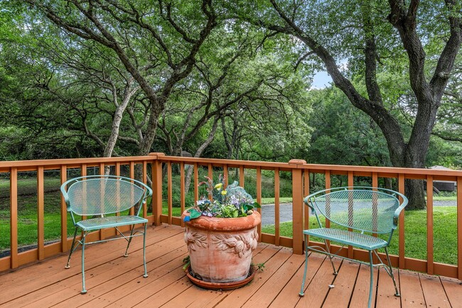 Building Photo - Private Woodway Retreat