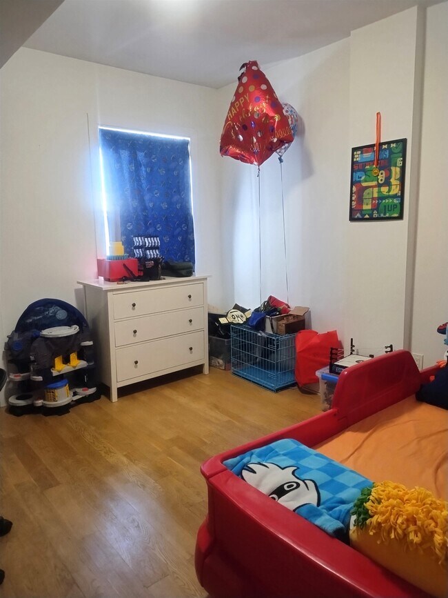 Building Photo - 492 Broadway