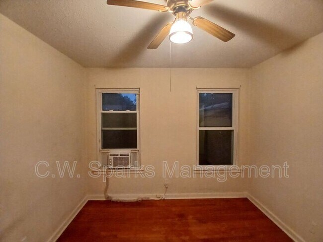 Building Photo - 3015 Avon St