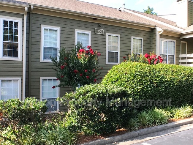 Building Photo - 1104 Riverview Dr
