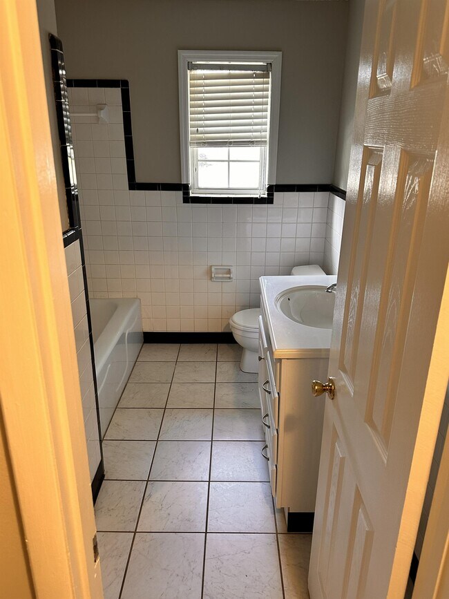 Building Photo - 406 Rutland Rd