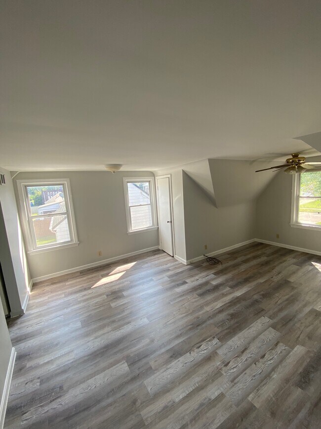 Building Photo - 83 N Main St