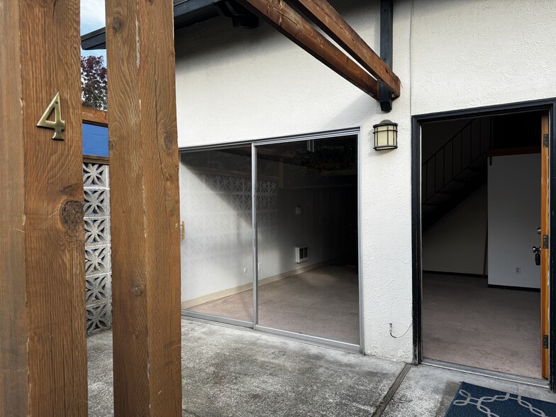 Primary Photo - 3246 NE 85th St