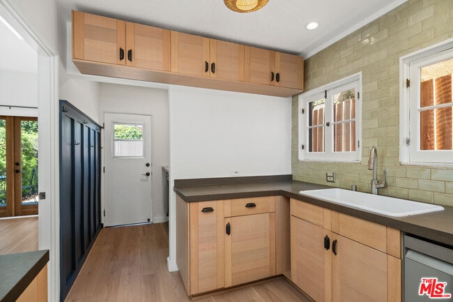 Building Photo - 3846 Lyceum Ave