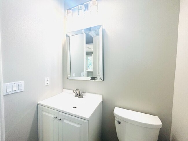 Building Photo - Lush and Lavish 4-Bedroom 4-Bathroom Neatly Tucked Away In The Colony At Calabasas